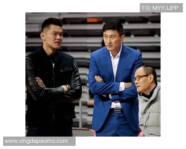 赛前赵睿主动向杜锋指导问好，还和朱芳雨亲切交流